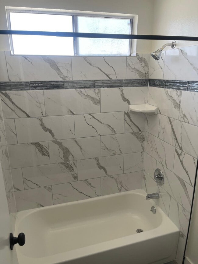 Building Photo - 2121 N Verdugo Rd