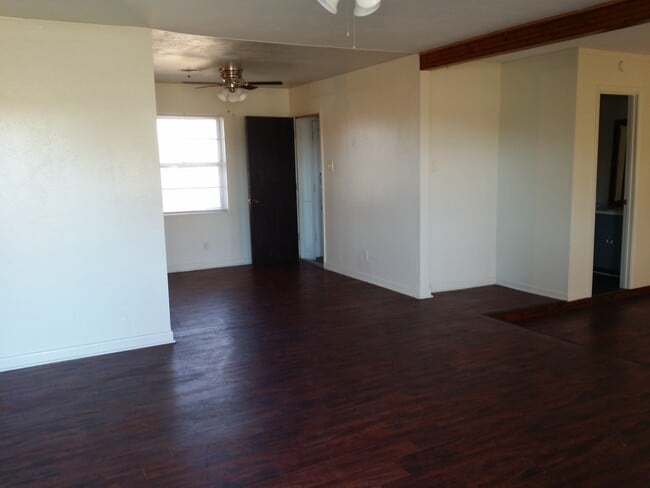 Building Photo - 1119 Alta Vista Dr