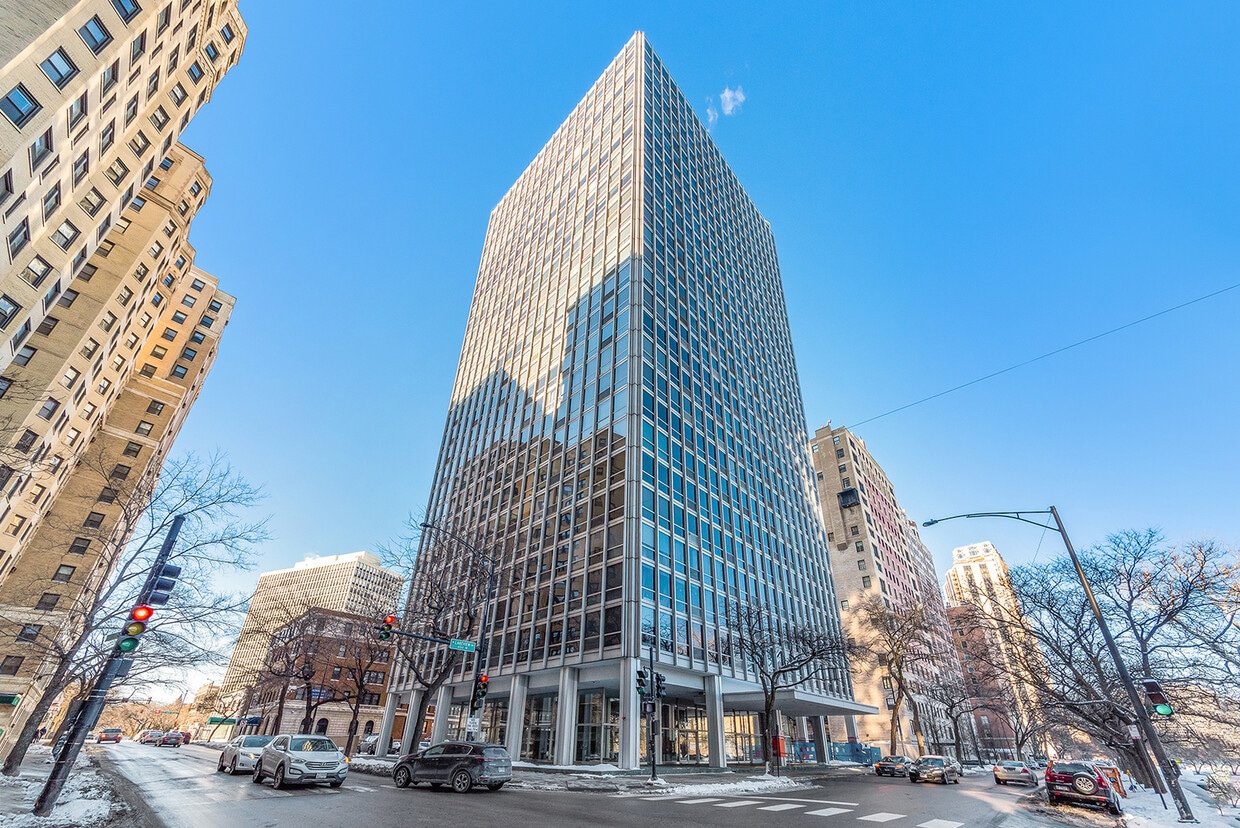 Primary Photo - 2400 N Lakeview Ave