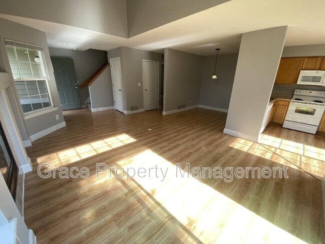 Building Photo - 930 Button Rock Dr