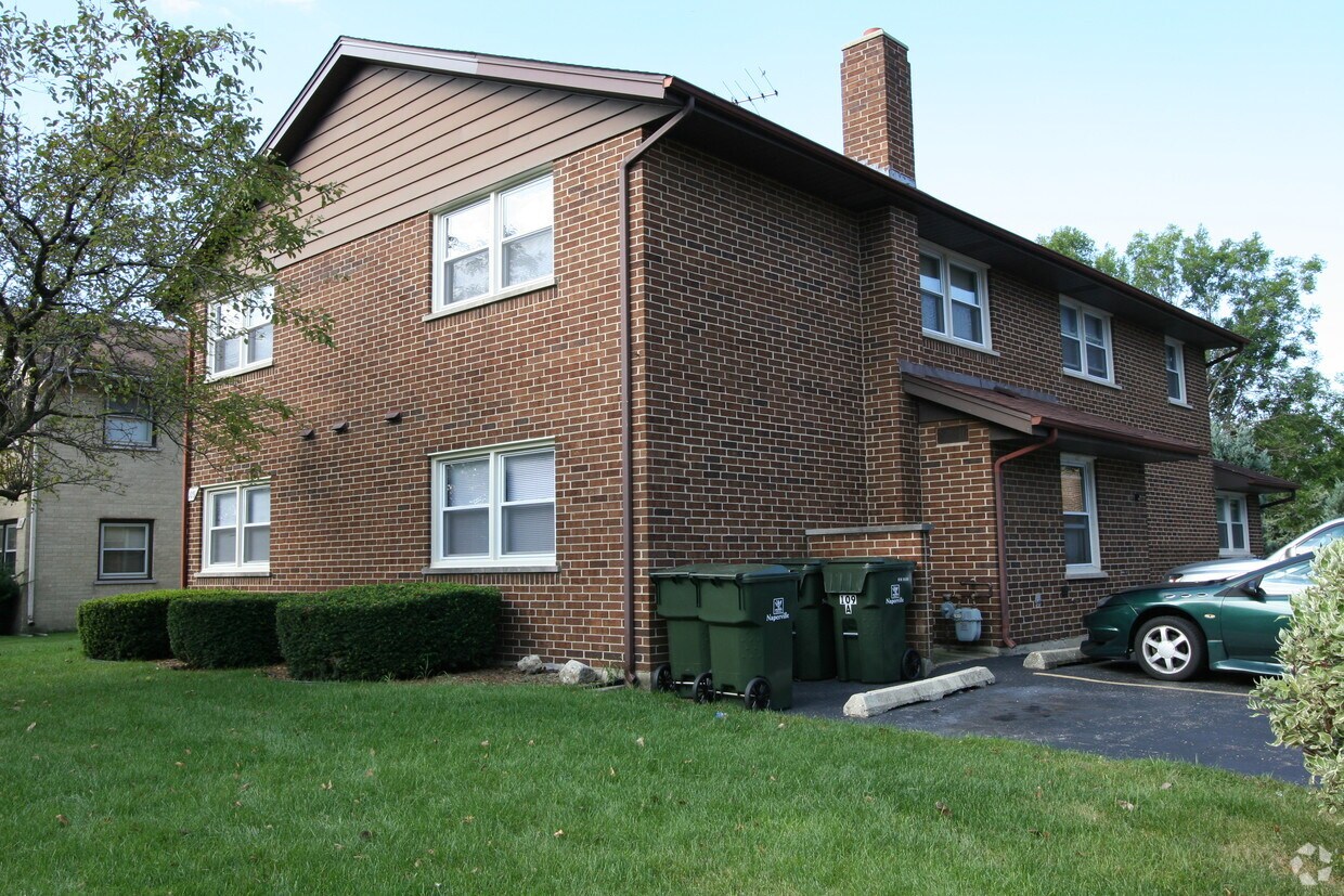 109 S Whispering Hills Dr, Naperville, IL 60540 Apartments in