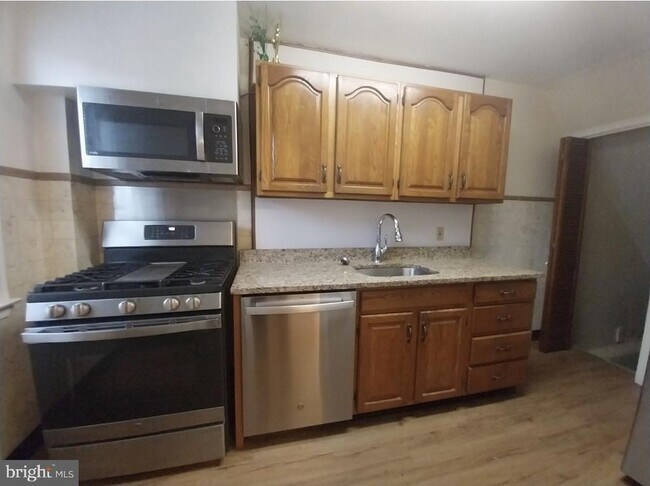 Building Photo - 5005 Loretto Ave