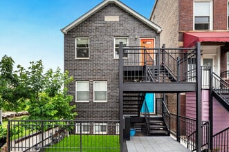 Building Photo - 2440 W 24th Pl