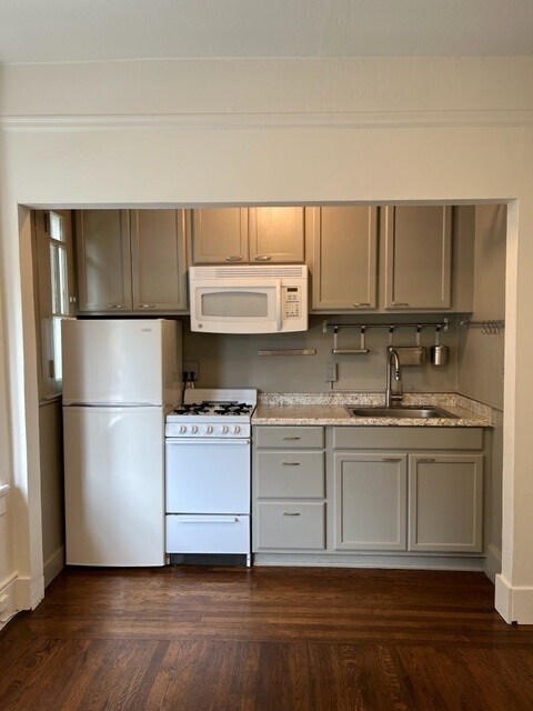 Building Photo - 187 Coleridge St