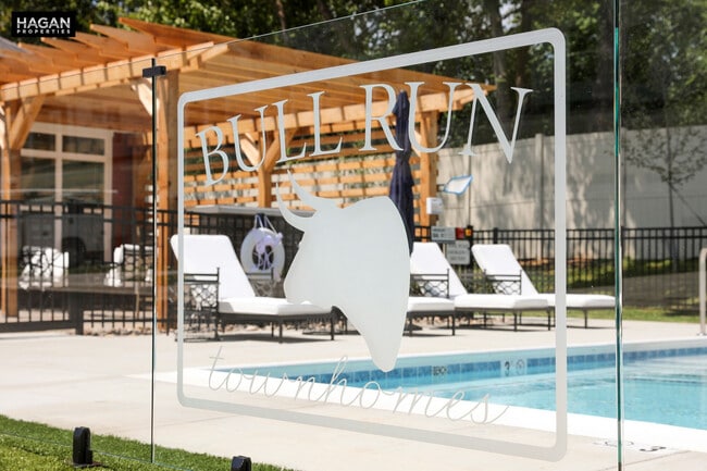 Foto del edificio - Bull Run Townhomes