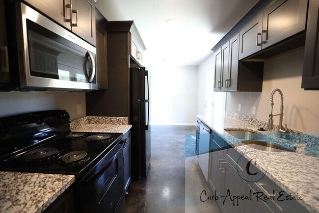 Foto del edificio - Recent construction, beautiful 3 bed / 2 bath home - Brookland!