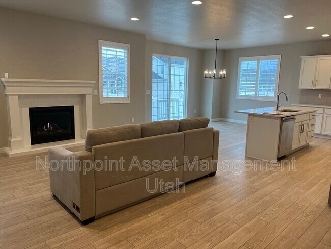 Foto del edificio - 3880 Safflower Dr