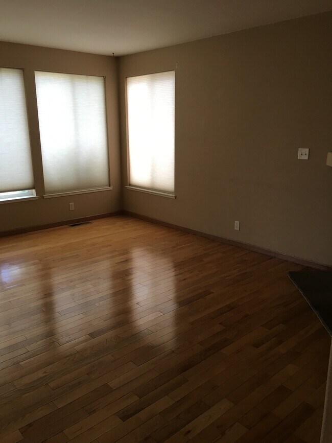 Building Photo - 2318 Red Maple Court / Just Reduced! / HAL...