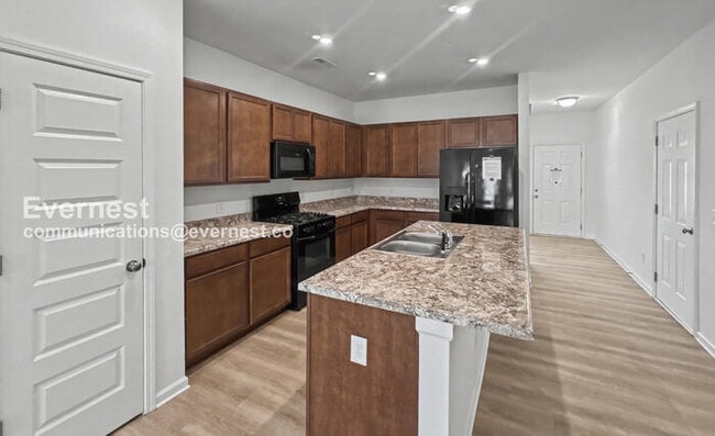 Foto del edificio - 104 Emma Grace Ln