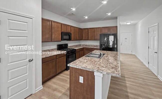 Foto del edificio - 3 Bed/2 Bath Home with Garage / Available Now!