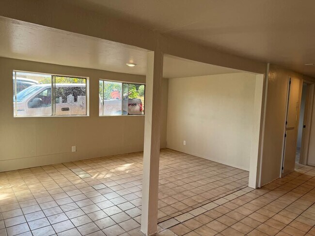 Foto del edificio - 4560 Menehune Rd