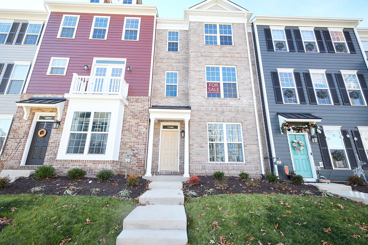 Foto principal - 13868 Randolph Pond Ln