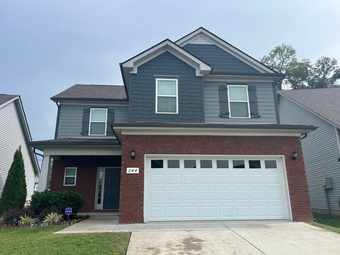 Gorgeous 3 BR 2.5 Bath Home in Cantrell Fa... - Gorgeous 3 BR 2.5 Bath Home in Cantrell Fa...