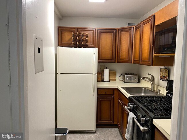 Foto del edificio - 1200 N Nash St