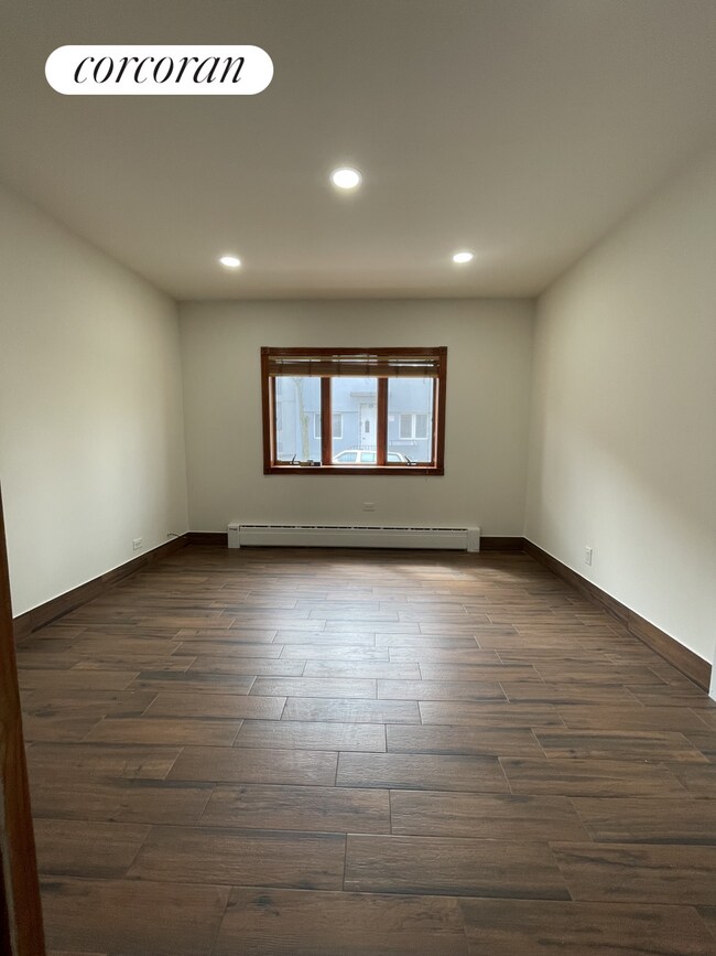 Foto del edificio - 60-43 56th St