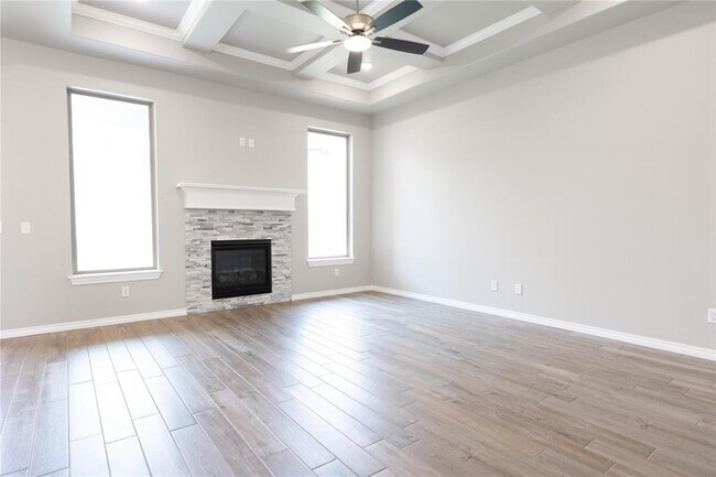Foto del edificio - 8301 HazelWood Wy