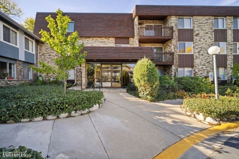Primary Photo - 2 br, 2 bath Condo - 922 E Old Willow Rd