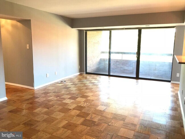 Foto del edificio - 11423 Commonwealth Dr