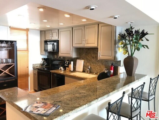 Building Photo - 4314 Marina City Dr