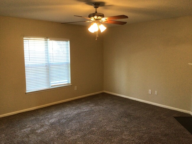 Building Photo - 103 Lakewood Dr