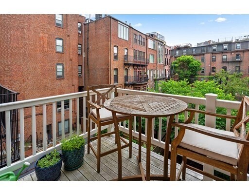 Primary Photo - 406 Columbus Ave