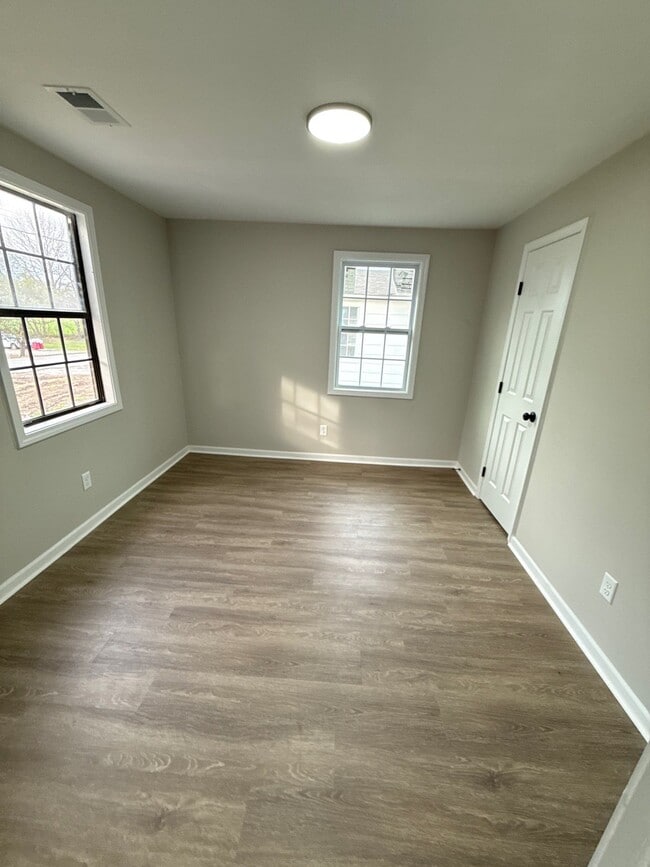 Building Photo - 612 Windrow Rd