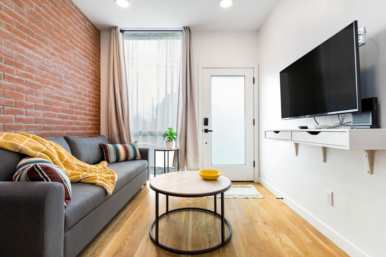 Foto principal - 815 17th Ave