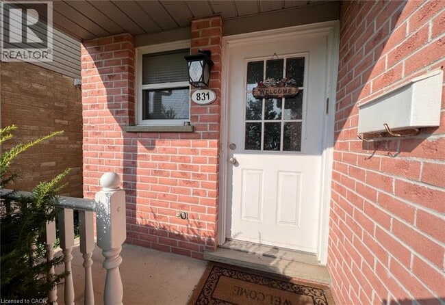 Building Photo - 831 Deveron Crescent