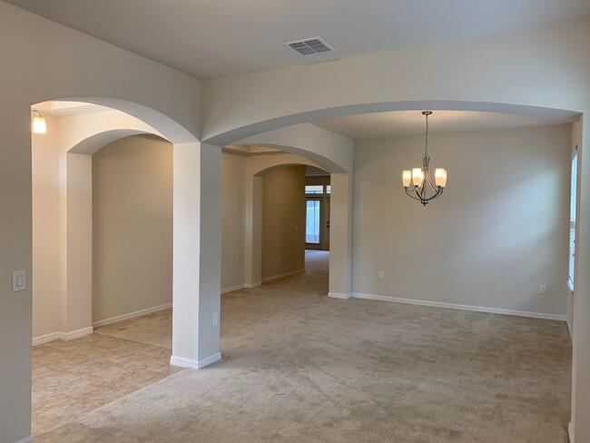 Foto del edificio - WINDERMERE TRAILS HOME  4 Bed 3.5 BATH