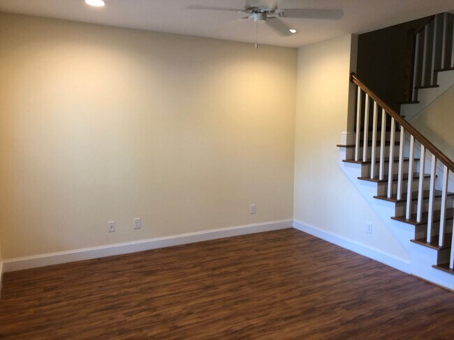 Foto del edificio - 3 Bed 2 Bath Single Family Home - Students Welcome!