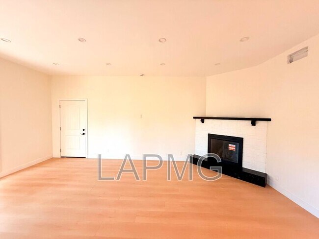 Foto del edificio - 6130 Whitsett Ave