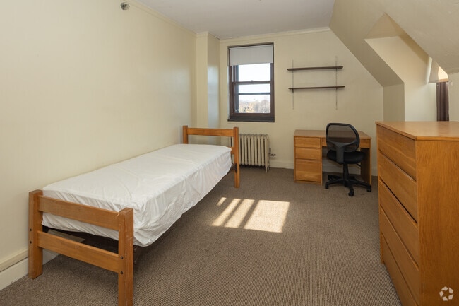 Shared Studio A-B - 5748 Blackstone