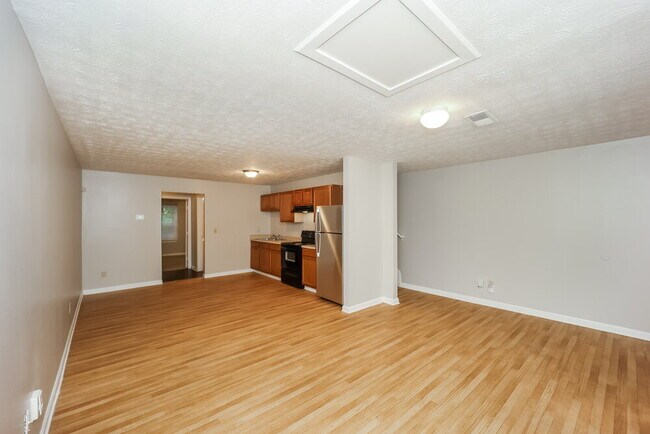 Foto del edificio - 6155 Forrest Ave