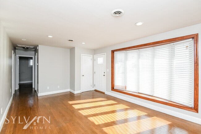 Building Photo - Prepare to be impressed by this 3 bedroom,...