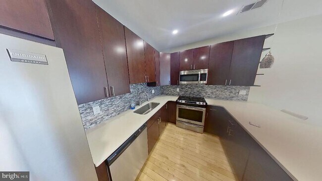 Foto del edificio - 1023 S 18th St