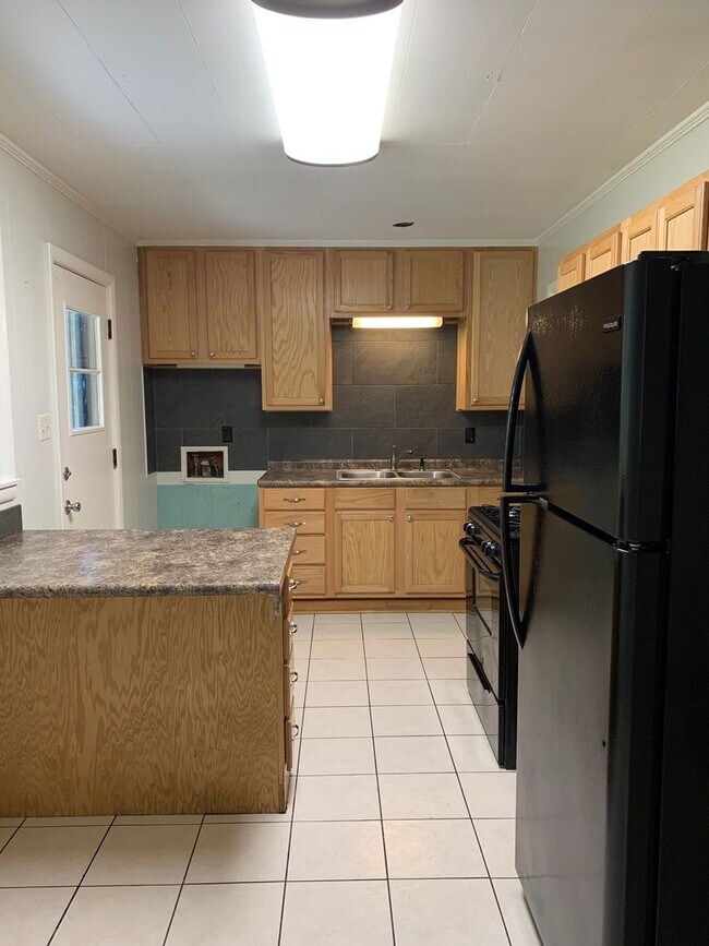 Foto del edificio - 3bed/1bath close to Southwest drive.