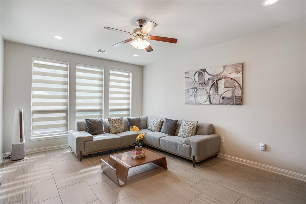 Foto principal - 13800 Lyndhurst St