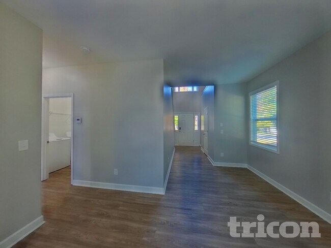 Foto del edificio - 806 Simones Ct