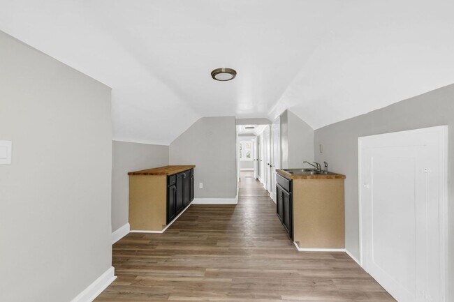 Building Photo - Endora