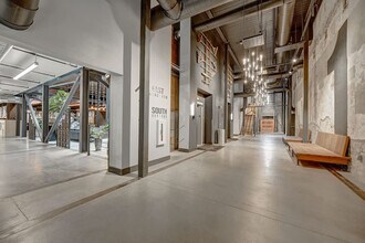 Building Photo - 1009 W Juneau Ave