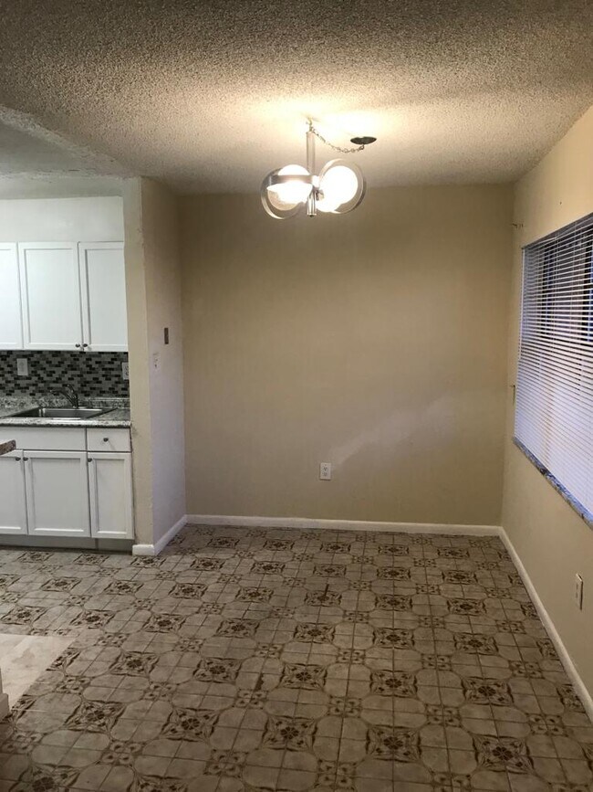 Foto del edificio - 6620 W 2nd Ct