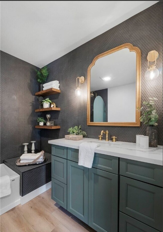 Foto del edificio - Gorgeous and Available Now!