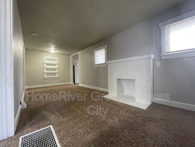 Building Photo - 8405 Flora Ave