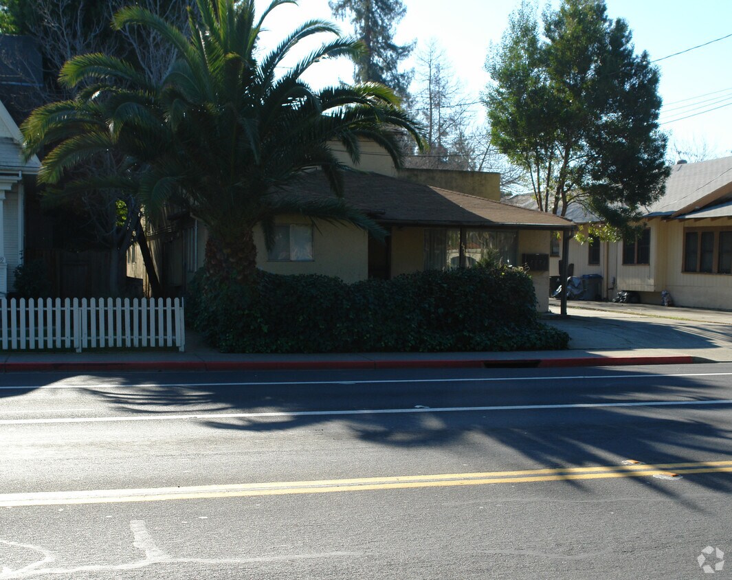 Primary Photo - 1229 Villa St