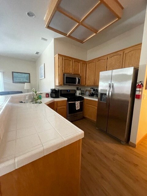 Foto del edificio - 8851 Silverberry Ave