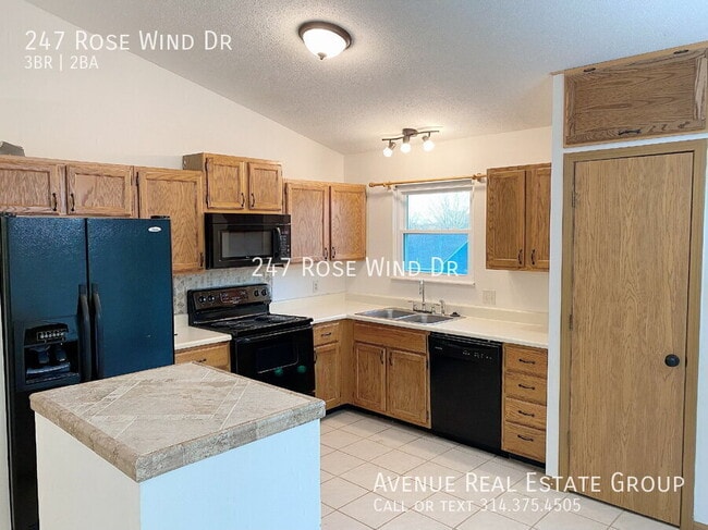 Building Photo - 247 Rosewind Dr