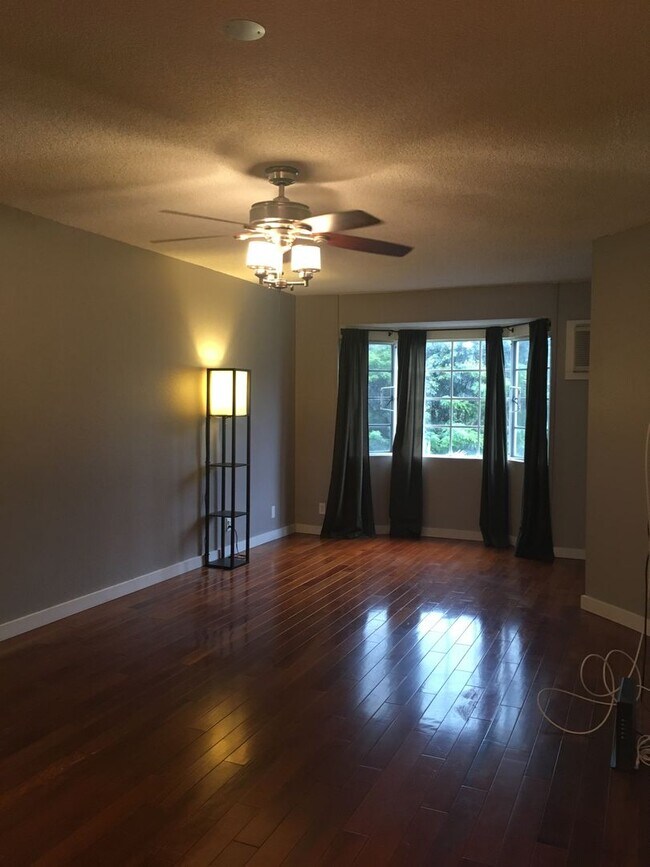 Foto del edificio - Healani Gardens-2 bed, 2 bath, 2 parking!