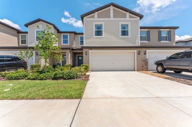 Foto del edificio - Stunning Large Mirada Townhome; 3 BR + LOFT / 2.5 BA/ 2 Car Garage-2300+ SF!