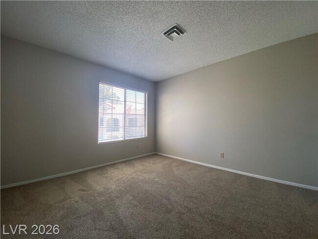 Foto del edificio - 2-Bed, 2-Bath Condo in Gated Community with Pool