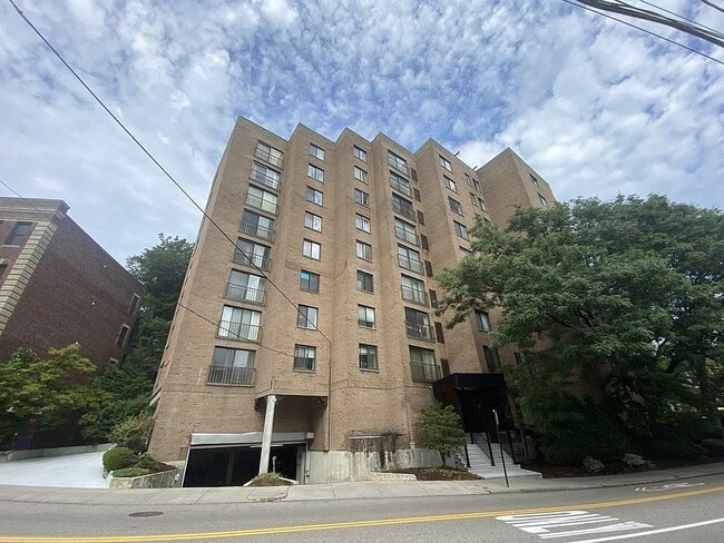 Bulding - 1243 Beacon St